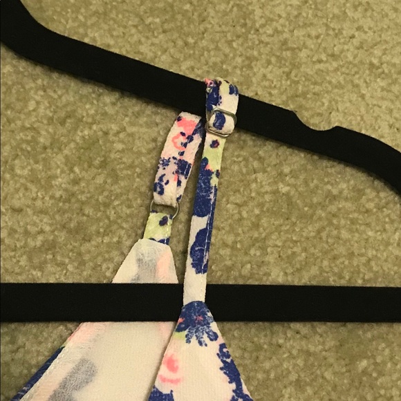 Floral Sleeveless Top - Picture 3 of 4